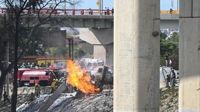 Derivado de la volcadura de una pipa en el Puente de la Concordia, alcaldía Iztapalapa, se registró una explosión en la zona que provocó que varios vehículos quedarán calcinados, con saldo de cuatro personas muertas (FOTO: AGENCIA CUARTOSCURO)