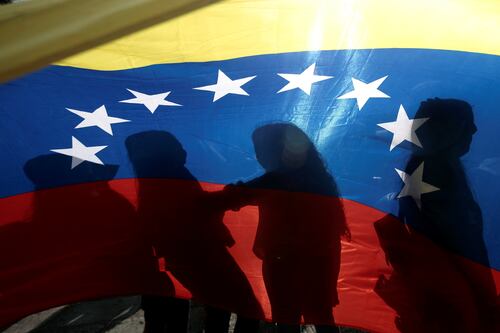 Reestructuración de deuda de Venezuela demorará años, estima Fitch