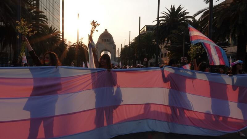 Derechos laborales para personas trans: Empresas suman cirugías de cambio de género como prestación