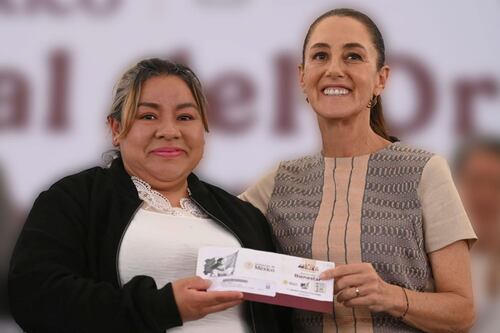 Pensión Mujeres del Bienestar 2025: ¿Cómo consultar el día, fecha y hora para recoger la tarjeta?