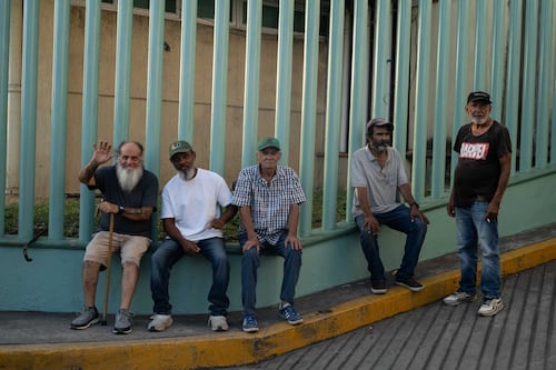 Migrantes cubanos son deportados de EU y enviados a Villahermosa: ‘Nos soltaron en la calle’