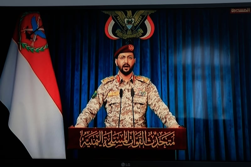 Hutíes de Yemen ‘expanden’ guerra de Irán: Atacan transporte y suministro de petróleo en Arabia Saudita
