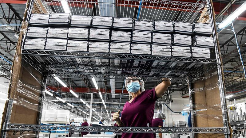 Empleo de EU supera expectativas; agrega 311 mil puestos en febrero