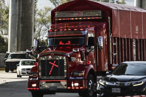 ‘Mangoos’: Camión vuelca sobre la México-Cuernavaca, ¿qué tramo fue cerrado HOY?