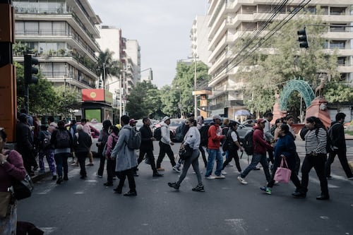 Fitch advierte riesgos en Plan de Infraestructura: Estado de Derecho y T-MEC alejarían inversión de México