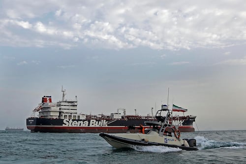 Irán le cierra las puertas a EU: Advierte que le impedirá entrar al golfo Pérsico, Ormuz y al mar de Omán