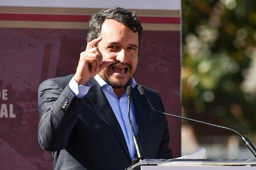 Andrés Manuel López Beltrán deja secretaría de Morena; buscará candidatura a diputado federal