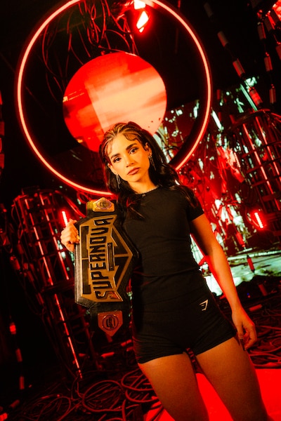 Alana Flores protagoniza la pelea estelar contra Flor Vigna en Supernova Strikers Génesis 2026. (Foto: Cortesía Netflix)