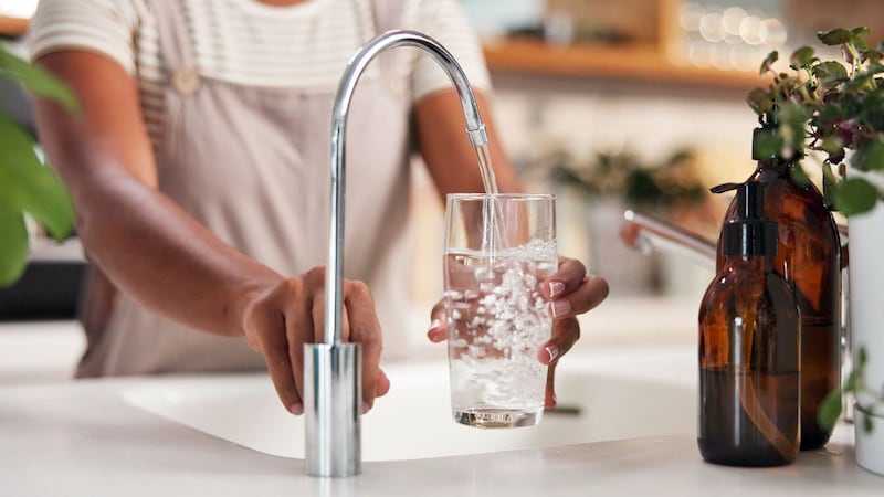 Agua contaminada en Jalisco: Secretaría de Salud local recomienda uso de agua de garrafón en estos casos