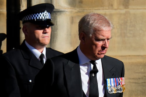 Expríncipe Andrés es puesto en libertad; está fichado como ‘sospechoso’