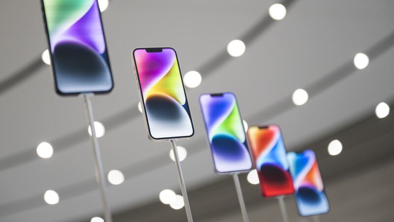 ¿Tienes dinero para invertir? Goldman recomienda comprar acciones de Apple