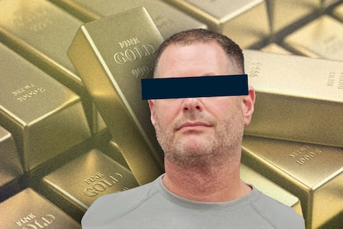 ¿Fraude en la CIA? FBI arresta a exagente con 40 mdd en lingotes de oro ocultos en su casa