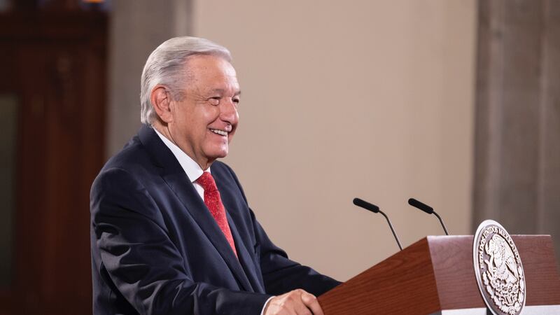 Espionaje a Alejandro Encinas: AMLO acusa a ‘conservadores’ de intervenir su celular