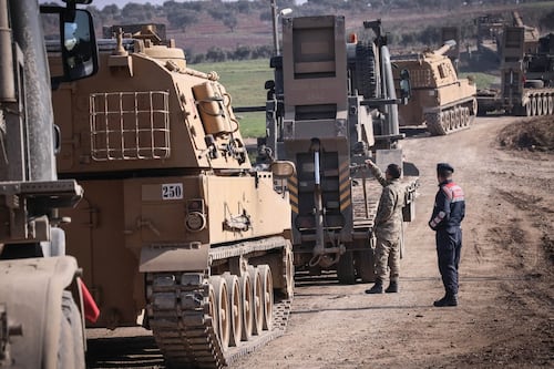 Siria da ‘golpe’ a EU: Ejército toma el control de base militar que fue de estadounidenses durante años