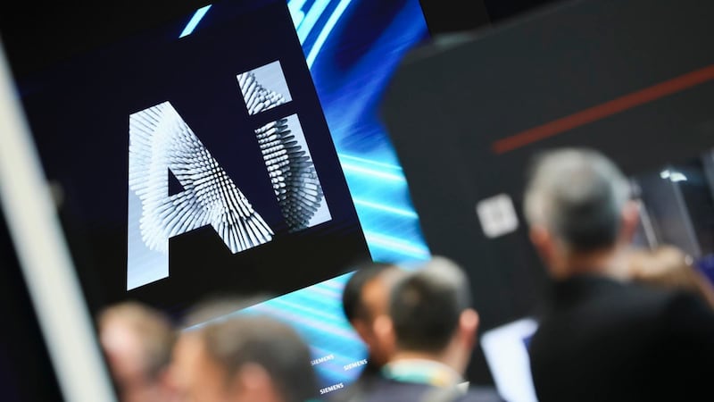 IA no sustituirá a los trabajadores humanos, dice economista de OpenAI, dueña de ChatGPT