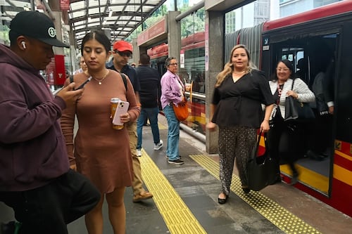 Chocan dos unidades de Metrobús en estación Nuevo León; hay 16 lesionados