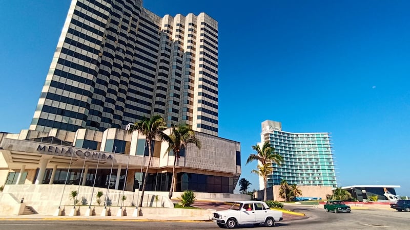 Díaz-Canel busca salvar sus hoteles tras sanciones de EU; abre la puerta a inversionistas cubanos