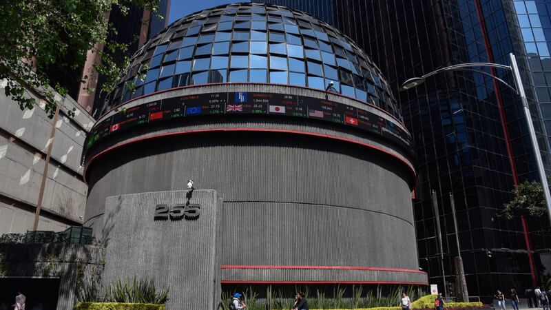 Monex sigue los pasos de Slim y busca salir de la Bolsa Mexicana de Valores