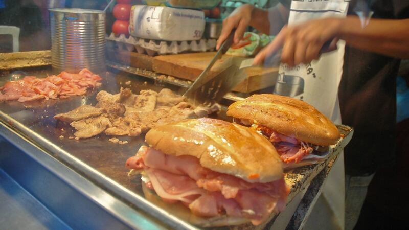 Fidel Castro o el tío de ‘Memo’ Ochoa: ¿Quién inventó la torta cubana?