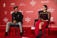 AMLO responde a Eugenio Derbez: No recibe ‘sobres amarillos’ sino transferencias electrónicas