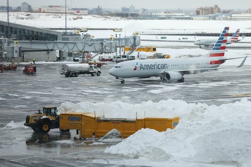 Tormenta invernal paraliza aeropuertos en EU: Aerolíneas cancelan más de mil 500 vuelos en un día