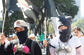 Noticias Chihuahua PAUSA.MX ¿Por qué decidiste reventar la marcha y vestir de negro a México? (Lourdes Mendoza) Noticias Chihuahua Pausa.MX ¿Por qué decidiste reventar la marcha y vestir de negro a México? (Lourdes Mendoza)