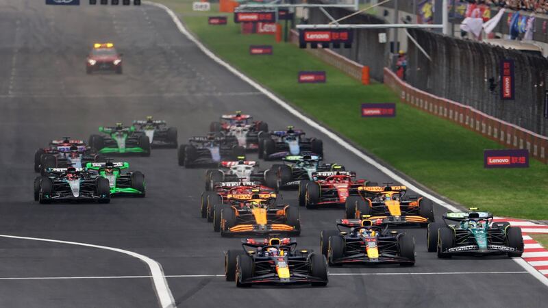 Y cuando despertaste, Verstappen había ganado otra vez: ‘Checo’ logra podio histórico en GP de China