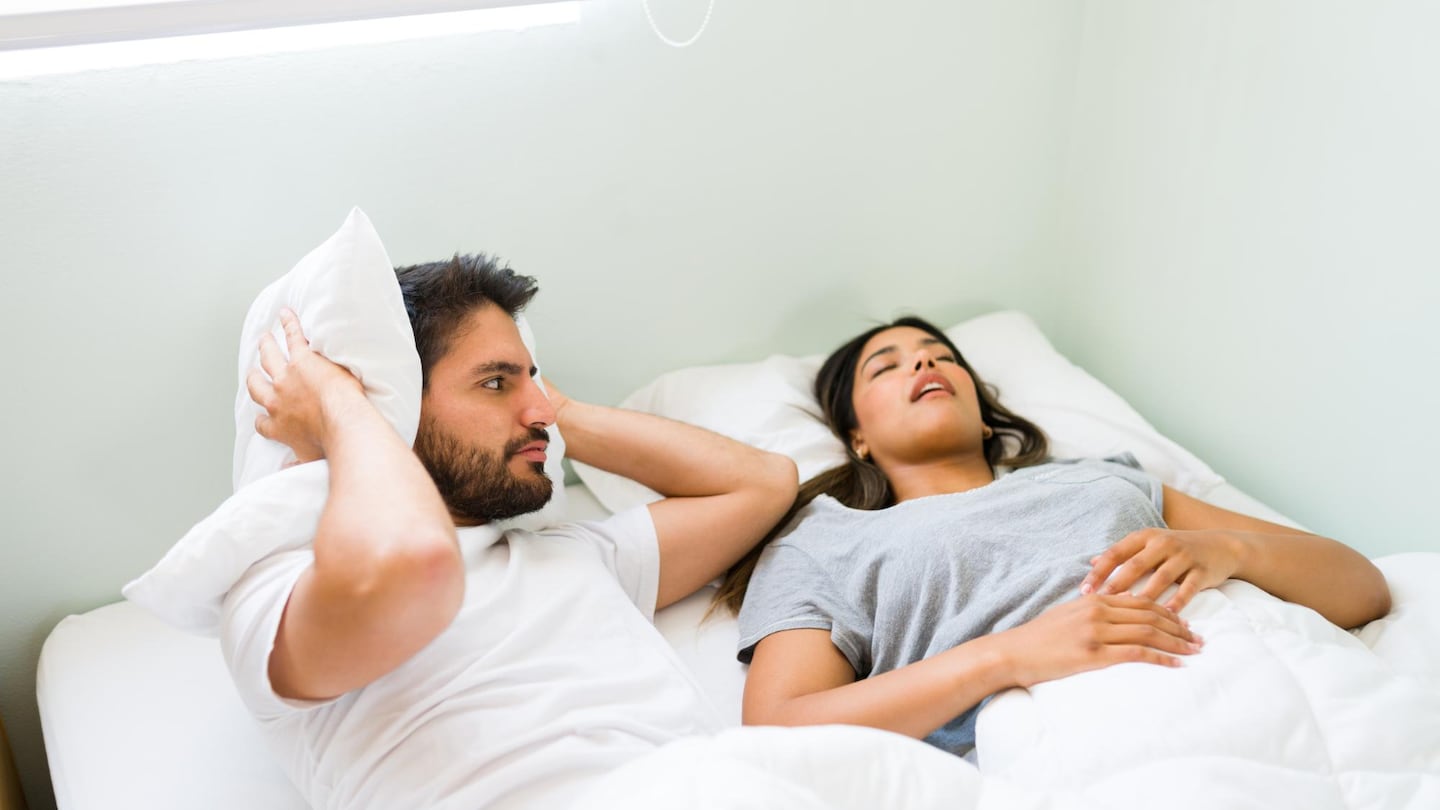 Deja de ignorar los ronquidos. Expertos explican por qué roncar es un riesgo para tu salud cardiovascular y cerebral. Conoce los mitos, las causas y los tratamientos disponibles.