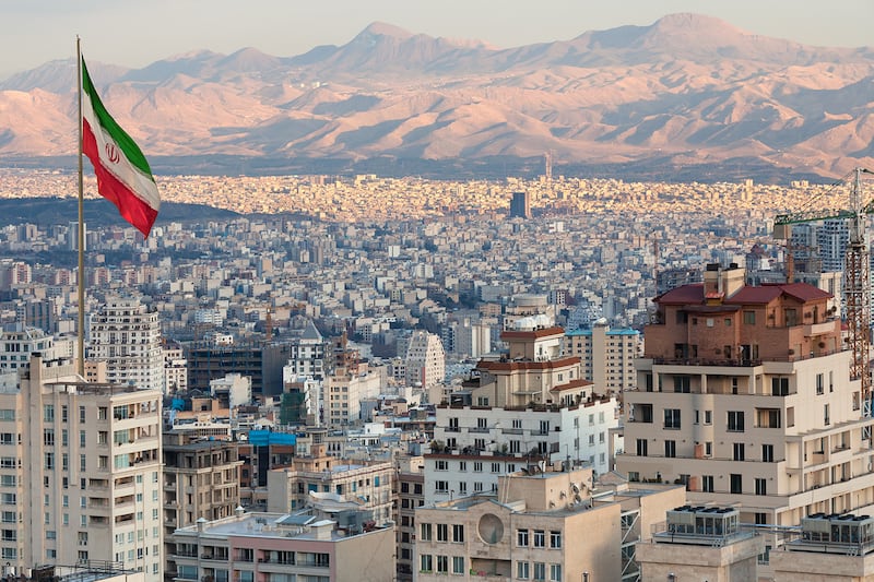 Irán SÍ quiere la paz con Trump: Negociación está ‘atorada’ en ‘discusiones técnicas’, dice EU
