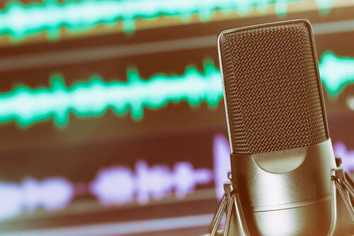 Los podcast ‘encienden’ 2.4 veces audiencia en 4 años