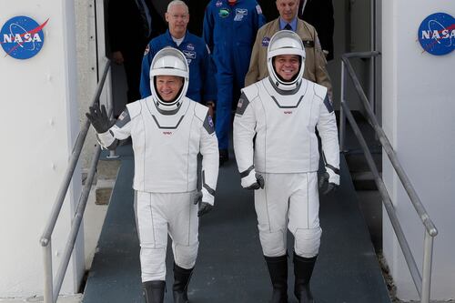 10... 9... 8... (pausa) Histórico lanzamiento de SpaceX y la NASA se pospone para el sábado