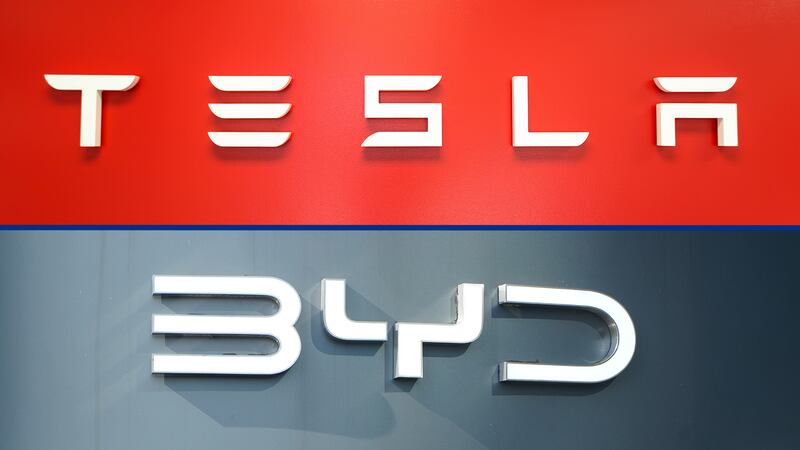 China ‘le come el mandado’ a Musk: BYD multiplica ventas... mientras Tesla se hunde 4.5% en Reino Unido