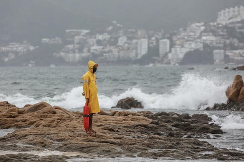 Huracán ‘Raquel’ toma fuerza y se intensifica a categoría 2: ¿Qué estados esperan fuertes lluvias HOY?