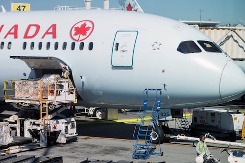 Canadá le propina ‘golpe’ de mil mdd al sector turístico de México