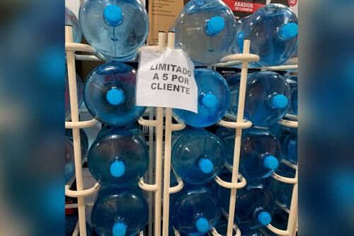 ¡A beber (más) cheve!: Reportan escasez de agua embotellada en Nuevo León