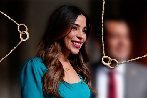 ‘Dato protegido’ y collar de diputada al descubierto: Esto cuesta la joya Cartier de Diana Karina Barreras