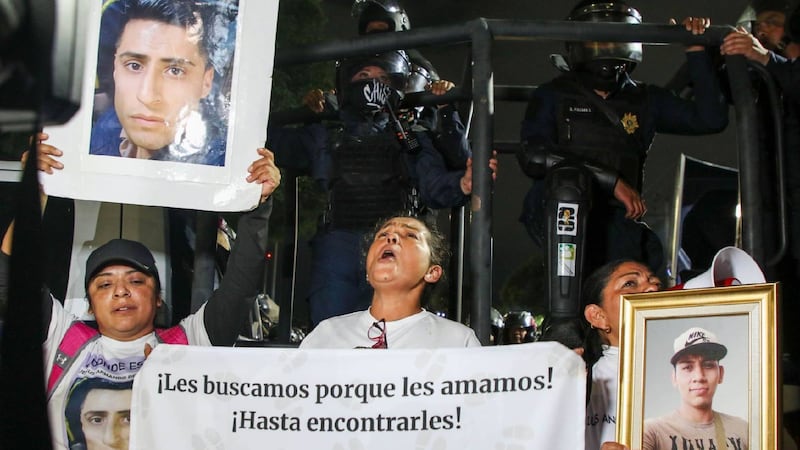 ‘A nuestros hijos también les gustaba el futbol’: Madres buscadoras marchan en CDMX por desaparecidos