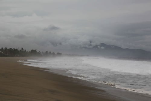 ‘Isaías’ evoluciona a huracán categoría 1 en el Golfo de México: Trayectoria y estados afectados