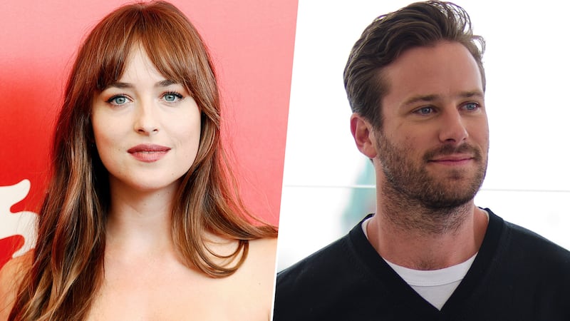 Dakota Johnson bromea sobre supuesto canibalismo de Armie Hammer en Sundance