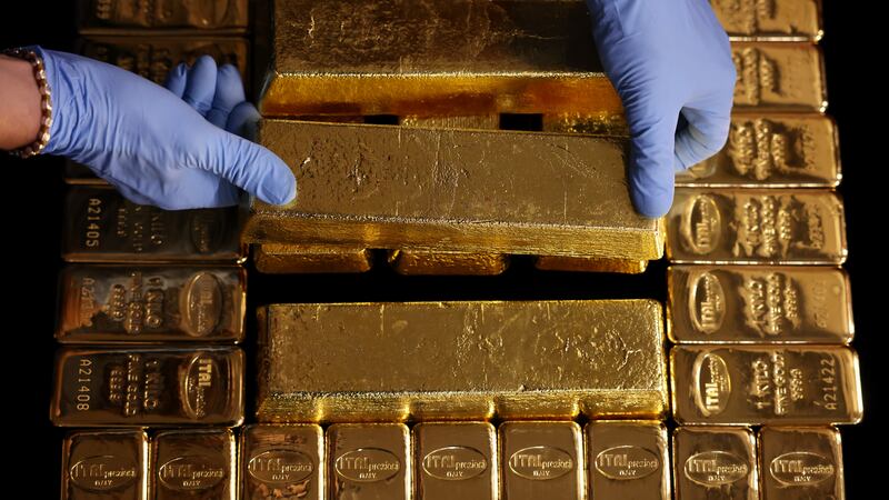 ‘Los llamaron locos’: Inversionistas ‘fanáticos’ del oro incrementaron sus ganancias 50 por ciento este año
