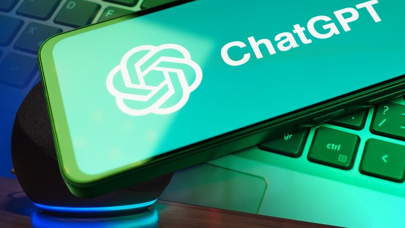 ChatGPT ‘quiere bajarle la chamba’ a Alexa: Nueva función te permitirá programar tareas
