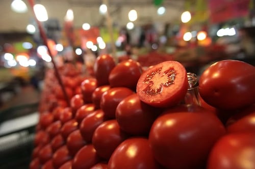 ¡Hola, chilaquiles rojos! Precio del jitomate baja a 30 pesos en centros comerciales y Central de Abasto