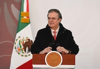 Ebrard pide ‘sangre fría’ ante la nueva amenaza de Trump de un arancel de 10%