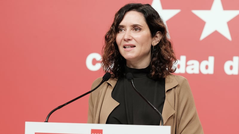 Ayuso niega ser asesorada por Felipe Calderón