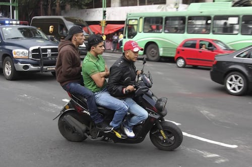 ¡Adiós, multas; hola, corralón! CDMX se ‘lanza’ contra motociclistas sin casco y placas
