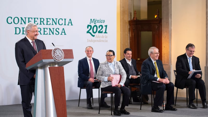 AMLO creará programa de justicia para Cananea y pide el apoyo de ‘Napo’ para ello