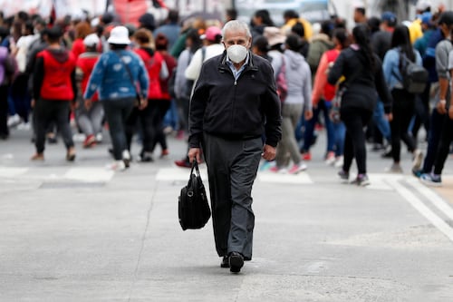 Argentina suspende vuelos de Brasil, Chile y México ante alza de contagios en la región