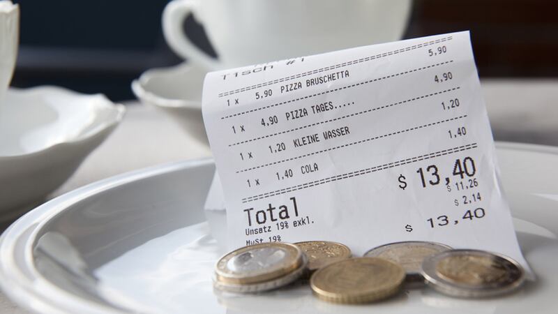 ¿Los restaurantes pueden retener las propinas de los meseros? Esto dice la ley