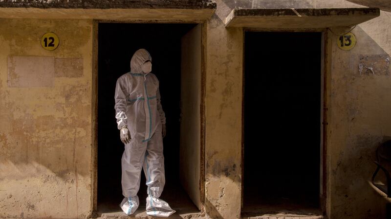 ¡Oh no! India ahora alerta por hongo negro provocado por COVID