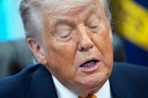 Príncipe de Arabia Saudí pone un alto a Trump: Así lo habría obligado a frenar operación en Ormuz, según NBC